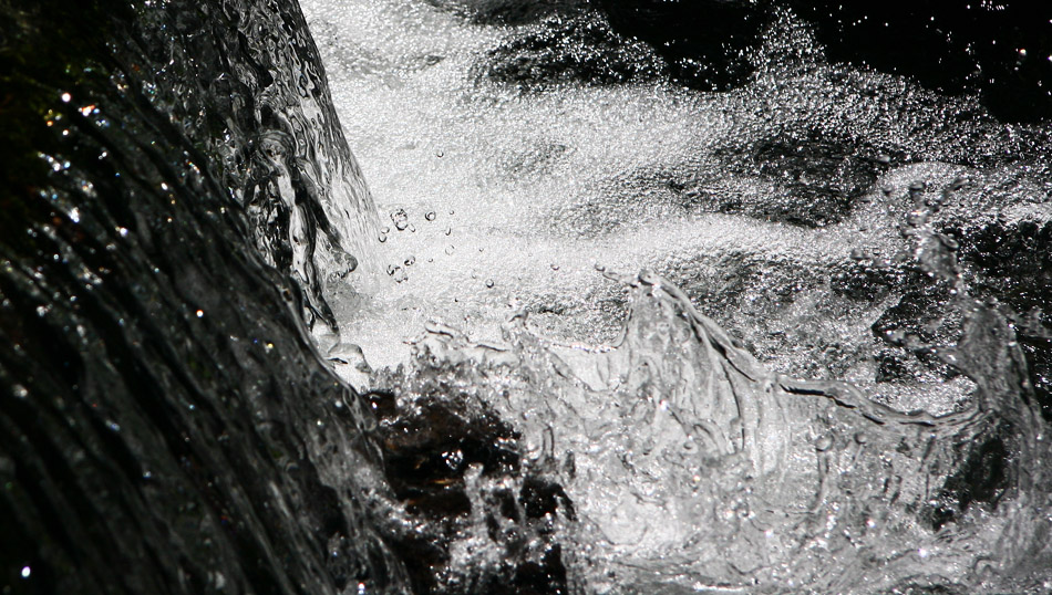 Wodospadzik - zdjcie pyncej wody