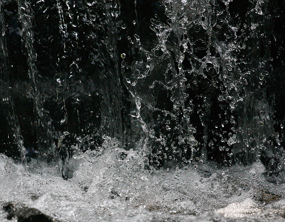 Wodna ściana - zdjęcie spadającej wody, fotografie wody