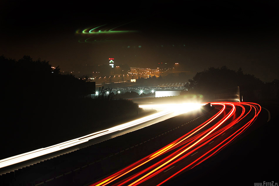 Droga S1 nocą - nocne zdjęcie drogi szybkiego ruchu
