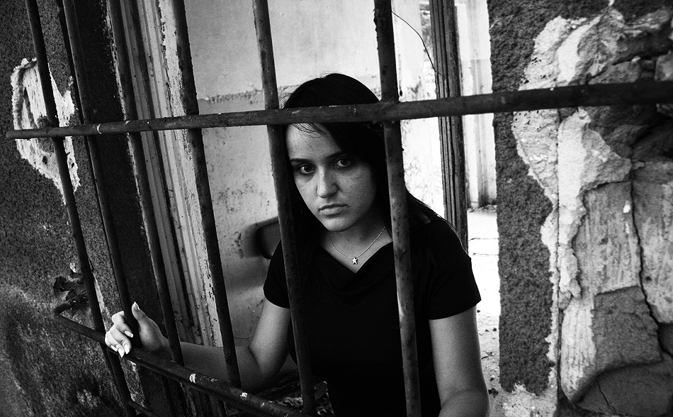 Prison Break - portret, bw, kobieta