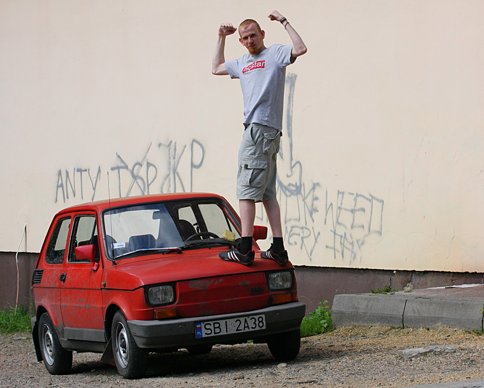 Strong Man or Car ? - zdjęcia samochodów, maluch, samochód, fiat 126p