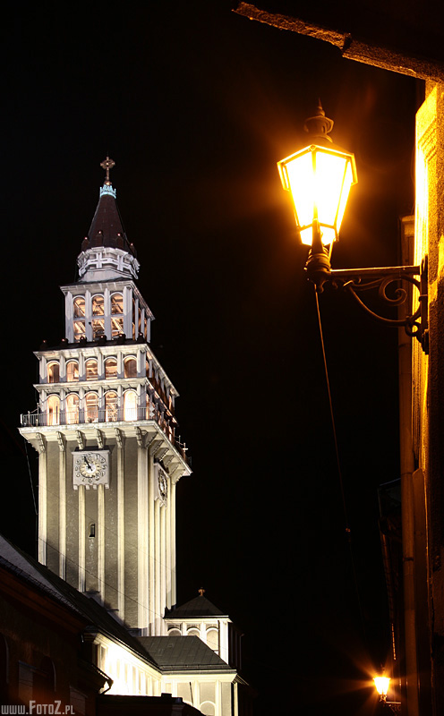 Katedra w. Mikoaja - bielsko noc, zdjcia katedry, zdjcia budynkw, zdjcia latarnii, architektura, budynki, fotografia miejska nocna, bielskie zabytki, may wiede