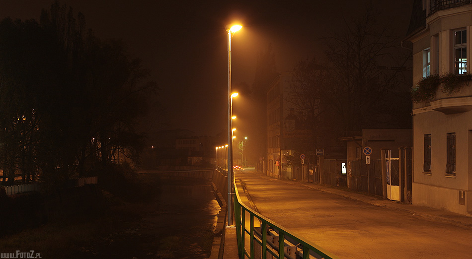 Symetria wietlna - zdjcia ulic, ul Nadbrzena, Bielsko noc