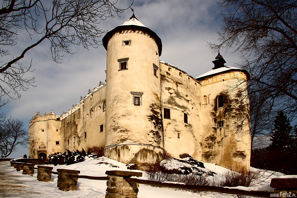 Zamek - Niedzica - zabytek zim, zimowy zamek, stara budowla 