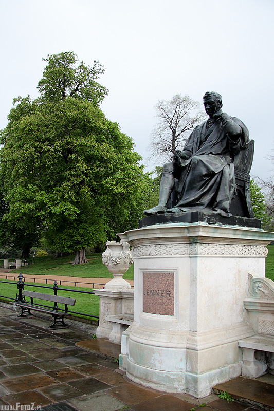 Edward Jenner - lekarz - hyde park london, park w londynie, pomnik, rzeba, lekarz, uczony, wynalazca szczepionki przeciw ospie