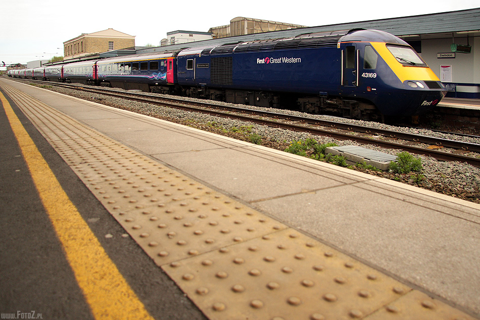 Wyjazd - Swindon, komunikacja, stacja kolejowa, pocig, transport,, architektura, peron