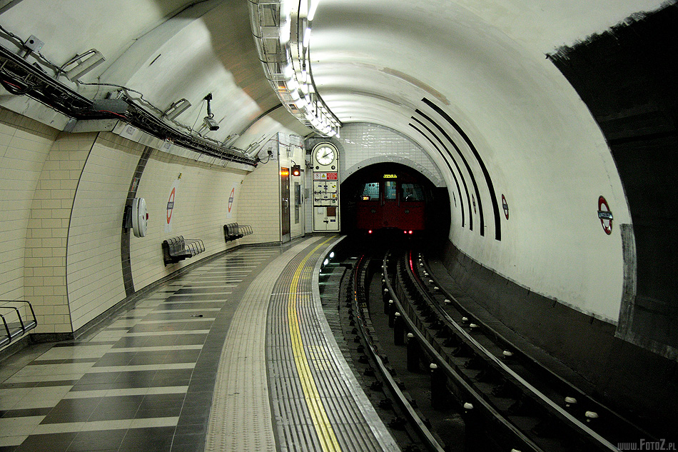 W londyńskim metrze - london, metro, london tube