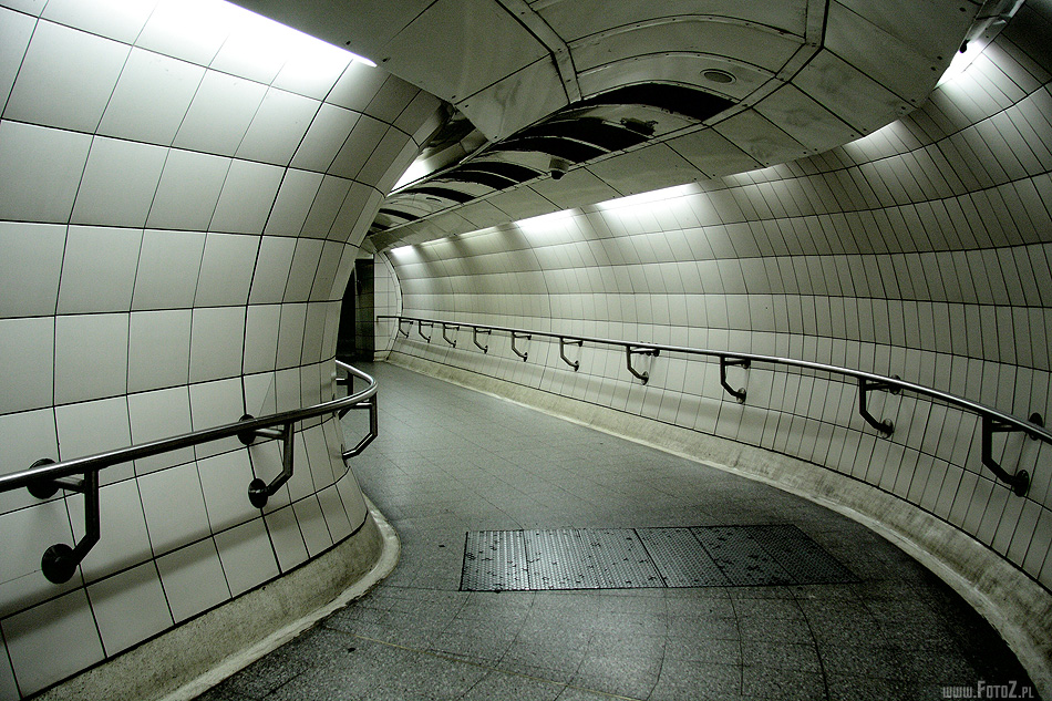 Korytarz - London, metro, london tube, komunikacja, przejcie