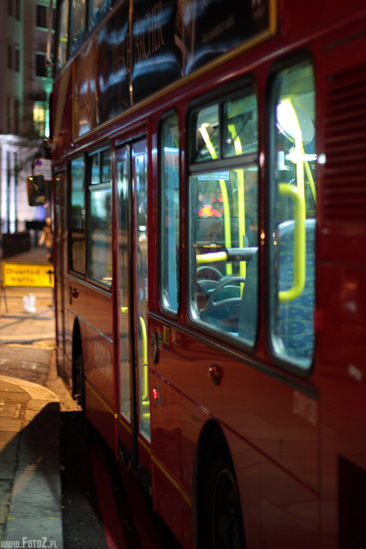 Red Bus  - Londyn, komunikacja, czerwony autobus, London