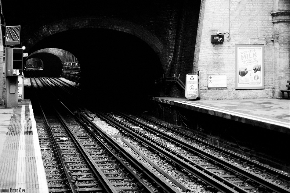 Tunel Metra - Londyn, wiadukt, stacja, London tube, underground 
