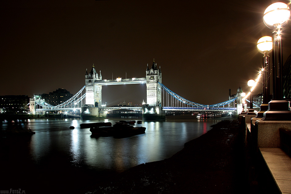 Tower Bridge noc - Londyn, zabytki, architektura, London, most, zdjecia nocne Londynu, Tamiza, Tower Bridge