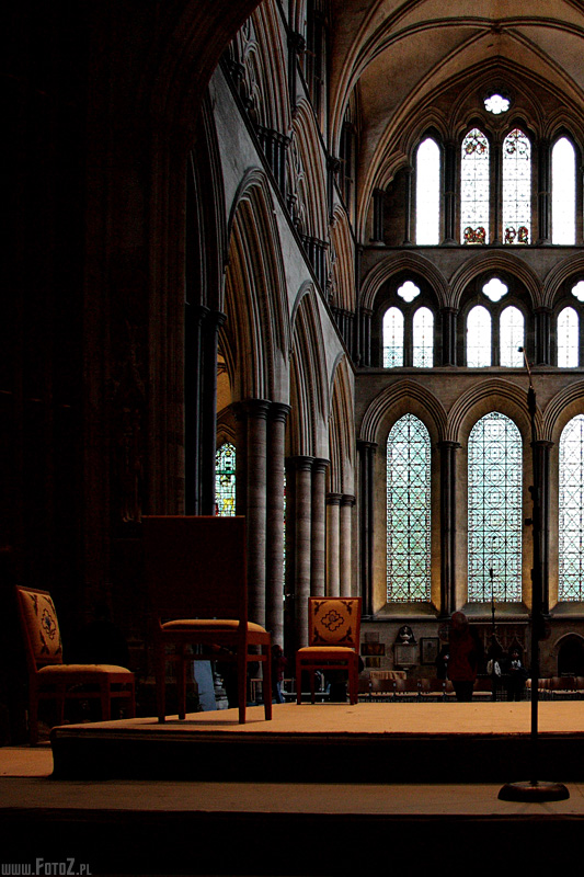 Podium w Świątyni - Salisbury, Katedra, gotycka świątynia, anglikański Kościoł, gotycka architektura