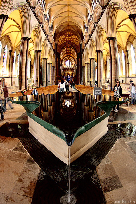 Źródło w Katedrze - Salisbury, Katedra, gotycka świątynia, anglikański Kościoł, gotycka architektura, źródło, Anglia, fontanna, gotyk, rzeźba, rzeźby, Wessex 