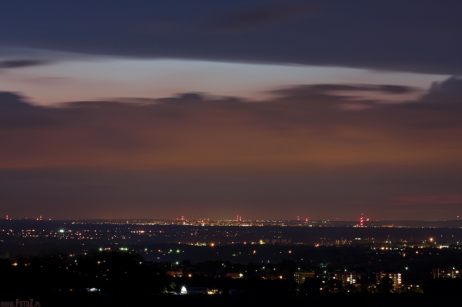 Widok z Dębowca - bielsko nocą, panorama bielska, widok na bielsko, rozmazane niebo