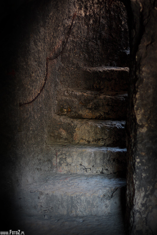 Schody zamkowe - schody na wie zamkow, ruiny
