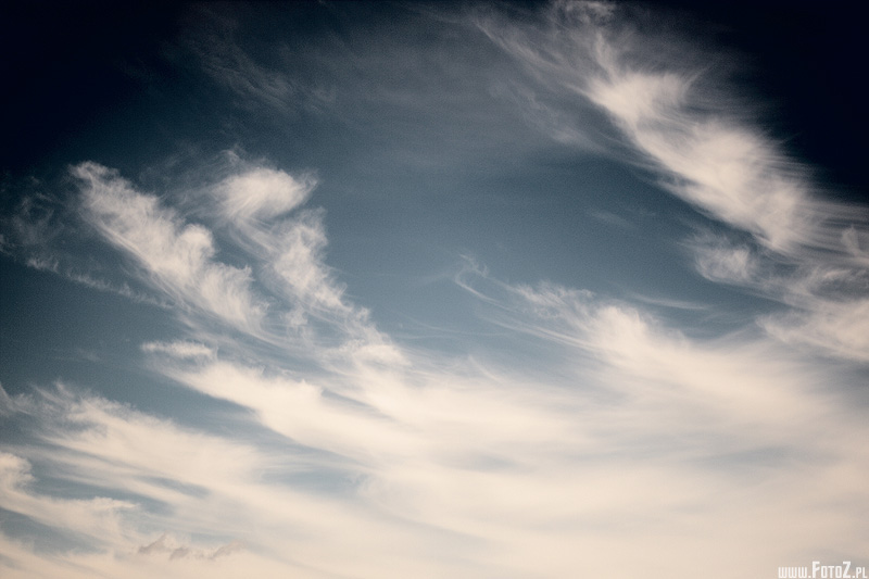 Szlak chmur - zdjcie chmur na niebie