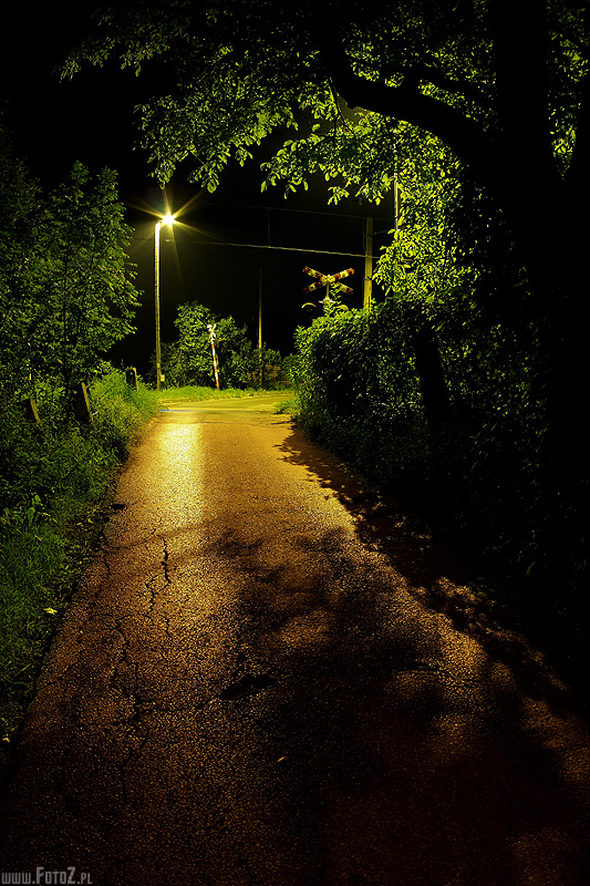 Tajemnicza droga - przejazd nocą, dziwne przejście