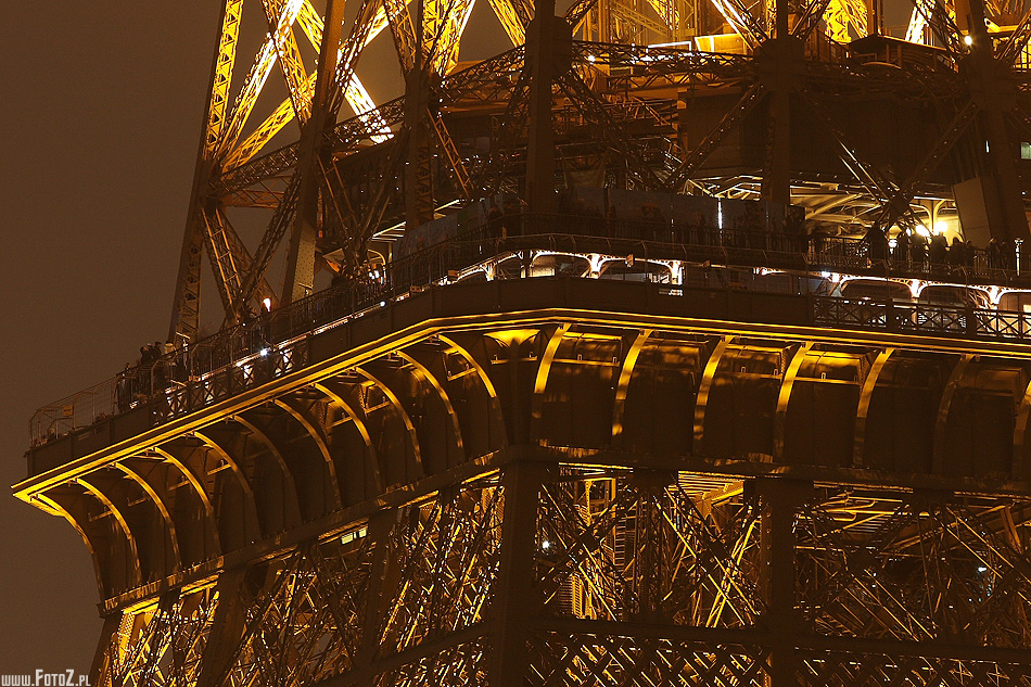 Górny balkon na wieży Eiffel - zbliżenie balkonu Eiffel Tower