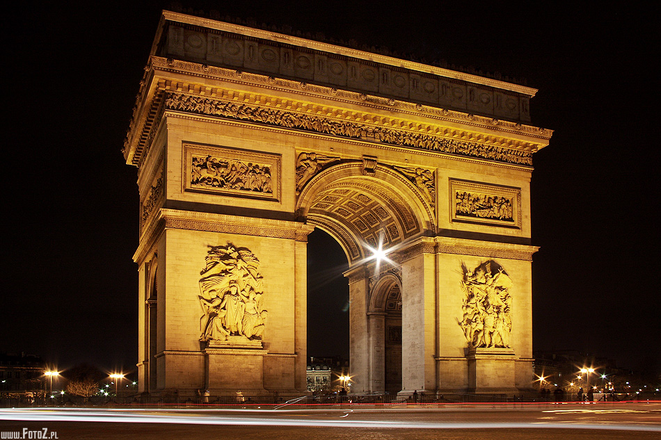 Łuk Triumfalny w Paryżu - zdjęcie łuku triumfalnego