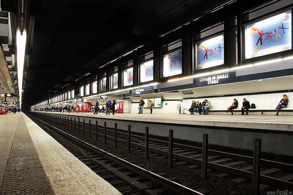 Stacja metra - zdjęcie stacji metra w Paryżu