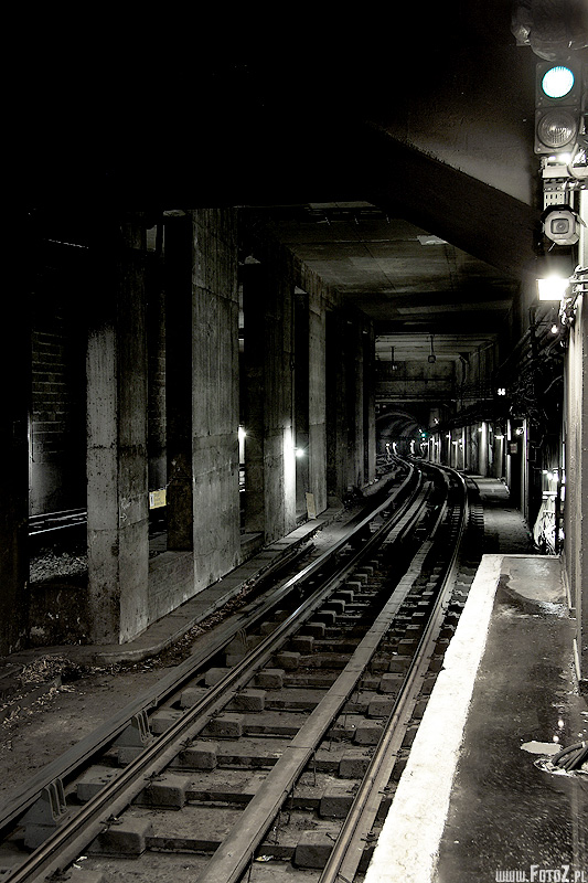 Tunel metra - zdjęcie tunelu metra w Paryżu