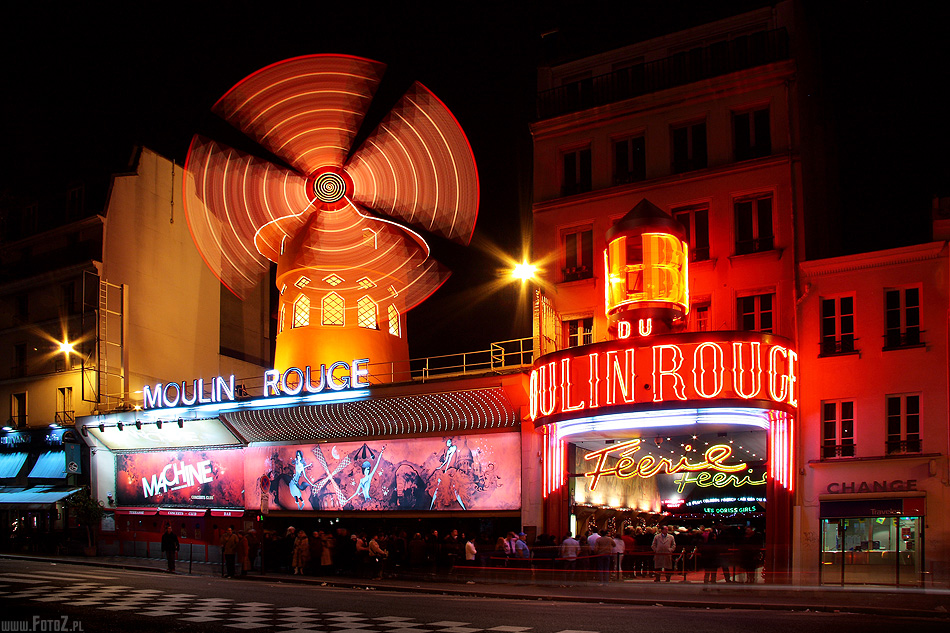 Moulin Rouge - zdjęcie nocne Moulin Rouge w Paryżu