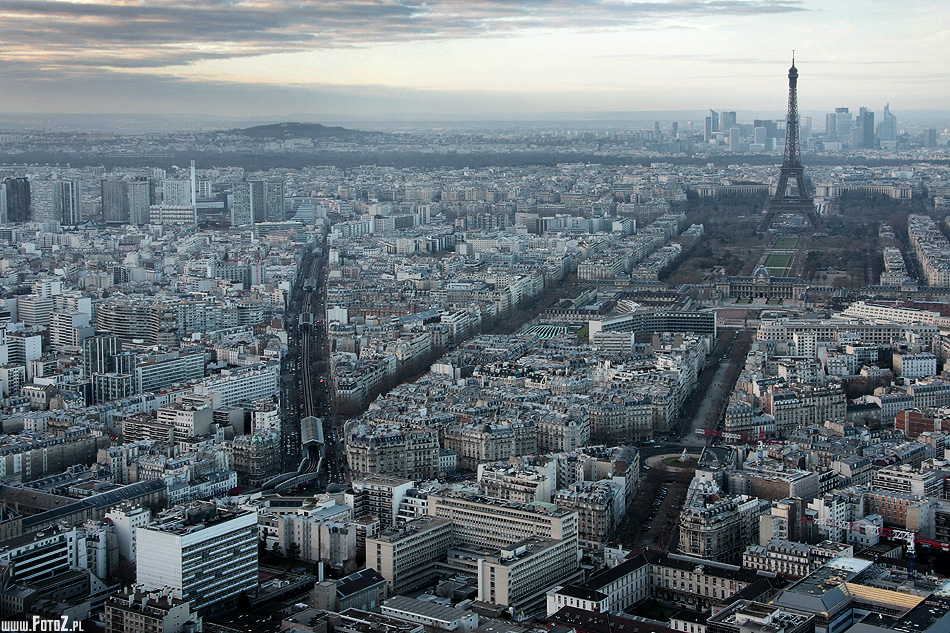 Panorama Paryża - szeroki widok na Paryż z wieżowca