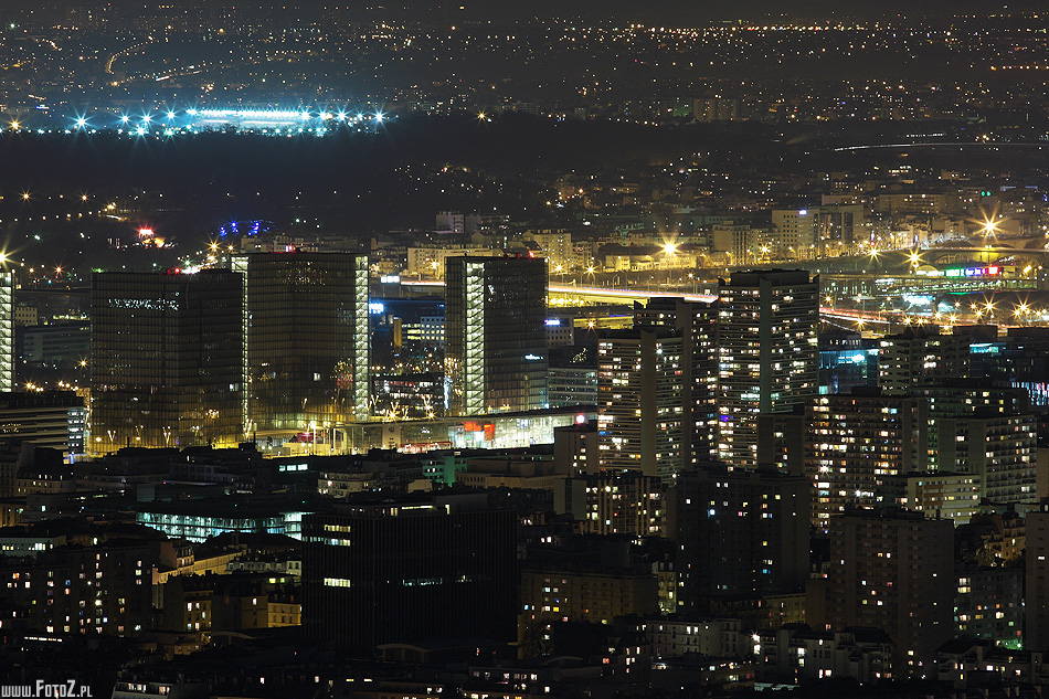 Panorama nocna - zdjęcie nocne wieżowców