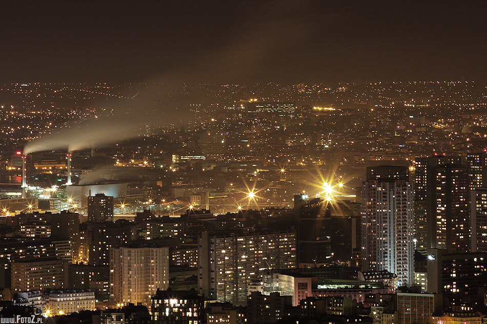 Panorama nocna - zdjęcie wieżowców nocą