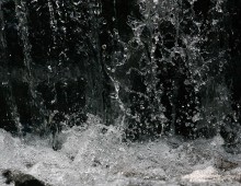 zdjęcie spadającej wody, fotografie wody - Wodna ściana
