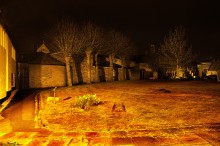 Devizes, Wiltshire, Anglia, angielska Architektura,noc - Kościelny Cmentarz