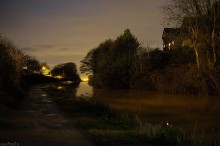 Devizes, Wiltshire, Anglia, rzeka, tafla wody, noc - Kanał Nocą