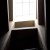 zdjęcie schodów, klatka schodowa, krata na suficie, promienie słońca, okno dachowe - Klatka schodowa
