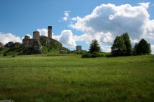 zamek w Olsztynie, zamek na jurze - U podny zamku Olsztyn