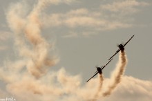zdjęcia lotnicze z pikniku w bielsku, zdjęcie samolotu, akrobacje podniebne, ewolucje powietrzne - Aerobatic Yakkers Yak-52TW