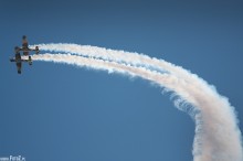 zdjęcia lotnicze z pikniku w bielsku, zdjęcie samolotu, akrobacje podniebne, ewolucje powietrzne - Aerobatic Yakkers Yak-52TW