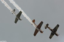 zdjęcia Air Bandits podczas akrobacji w powietrzu - Air Bandits