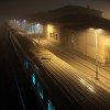 pociąg we mgle na stacji kolejowej - Mglisty pociąg
