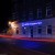 zdj�cie neonu odbitego od ulicy, neon noc� - HDD-Neon