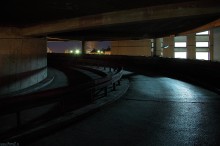 parking spiralny nocą - Parking ślimak