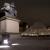 plac przed luwrem - Obro�ca Luwru - pomnik