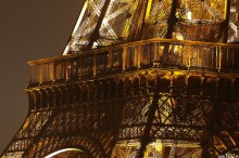 zbliżenie wieży eiffla, zdjęcie balkonu - Dolny balkon na wieży Eiffel