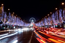 zdjęcie nocne Pól Elizejskich - Pola Elizejskie