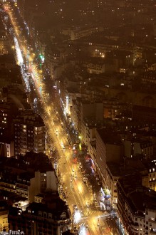 ulica nocą z wieżowca - Ulica z góry